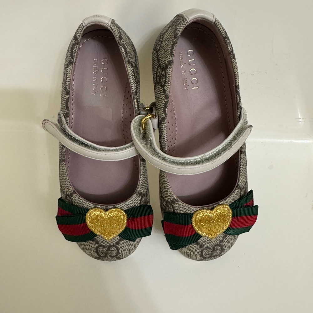 Gucci Gray and Gold Dress Shoes with Elegant Design - Picture 2 of 10